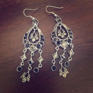 ✨LAST CALL✨ Silver and black costume earrings